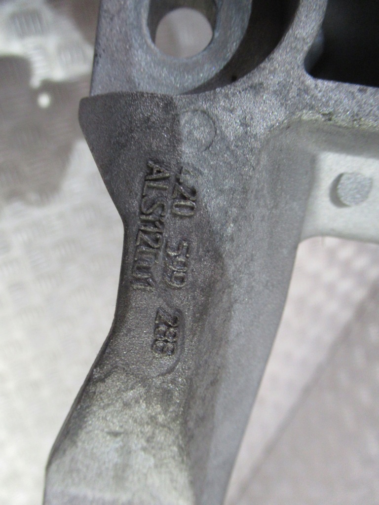 фото №3, Audi r8 spyder кронштейн кронштейн 420599288