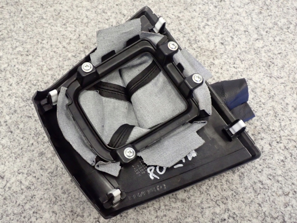 фото №4, Mazda 5 08-10 чехол пластик средний рамка