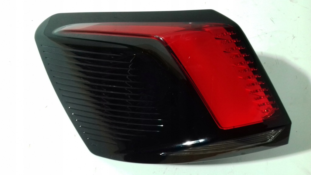 фото №1, Peugeot 3008 задняя лампа левая 9810477180 rok 2017