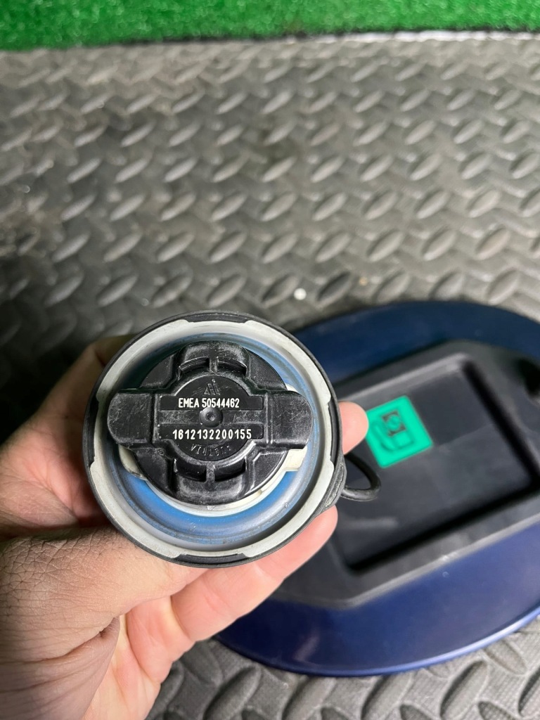 Крышка заливной топлива alfa romeo giulia veloce в Украине