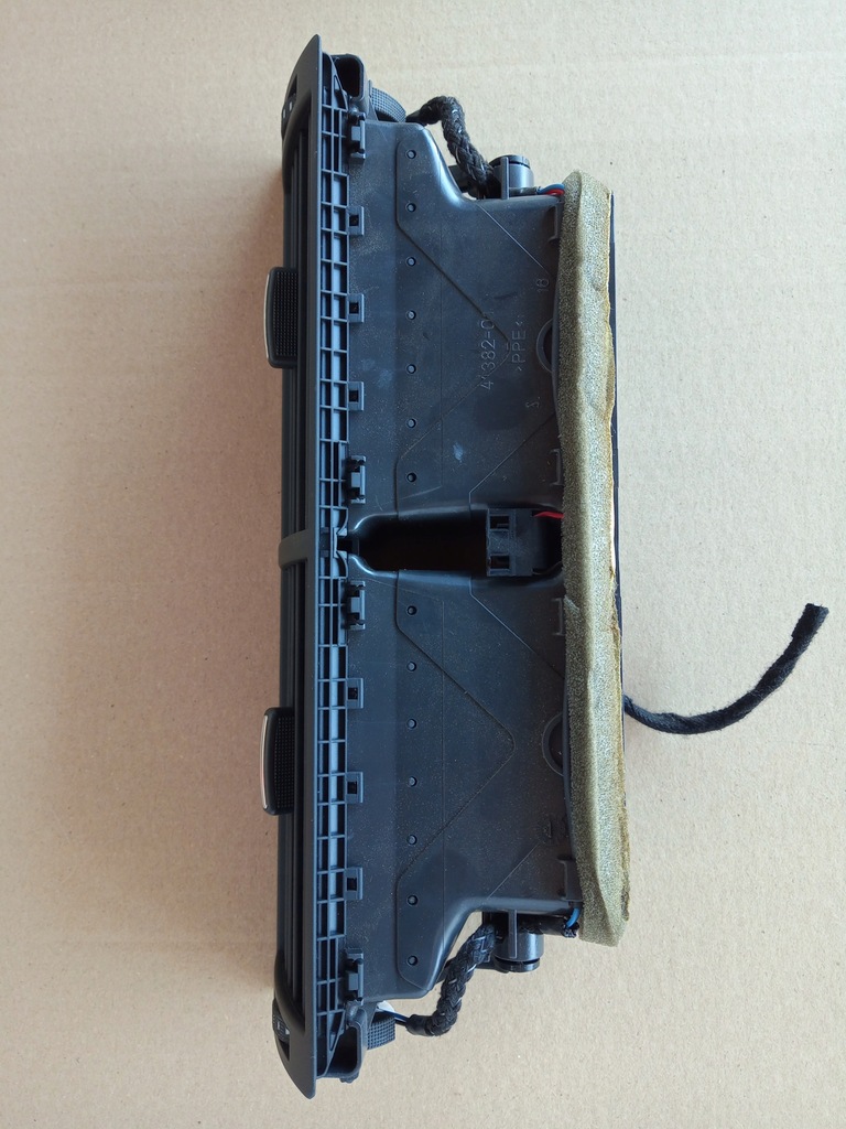 фото №7, Audi a4 b7 решітка ґрати обдув 8e0820951hśrodkowa