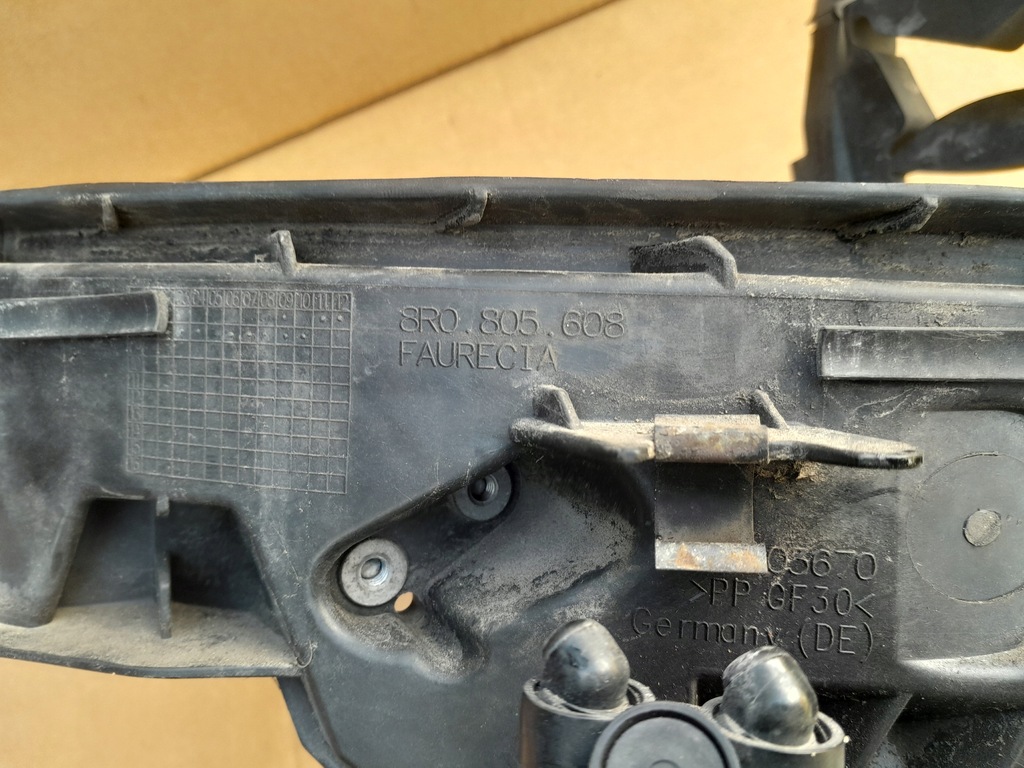 фото №6, Напрямна кронштейн лампи правий перед audi q5 8r 08-12r