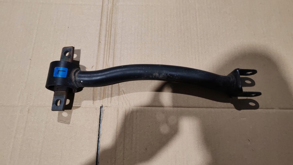 Купити Важіль renault megane v e-tech праві задній 551405mz0a