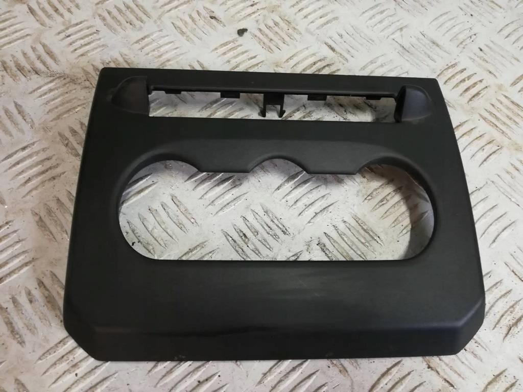 фото №1, Рамка консоли dacia duster ii 682602613r