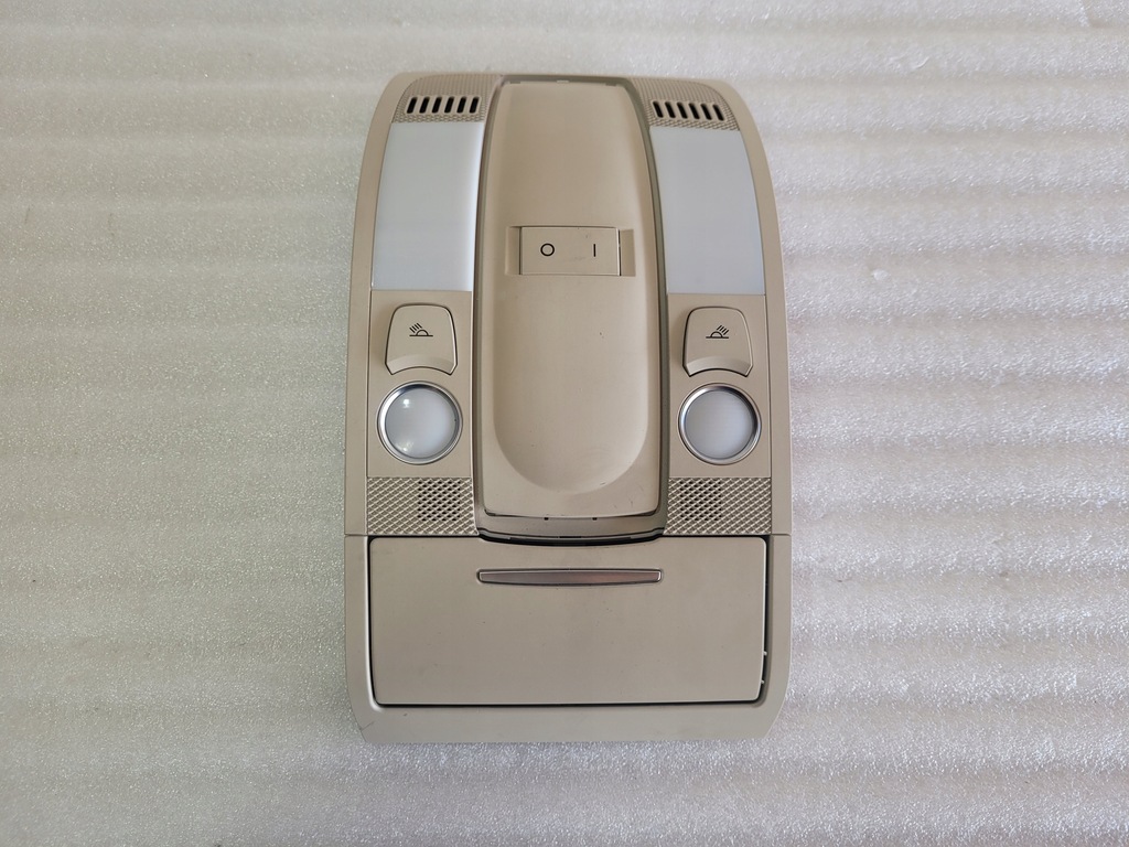 фото №1, Audi q7 лампа освітлення стельовий 4l0947135g