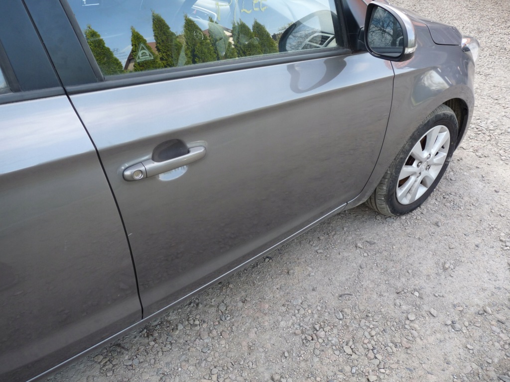 фото №3, Hyundai i20 дверь правое передние правый перед sag 08-14r