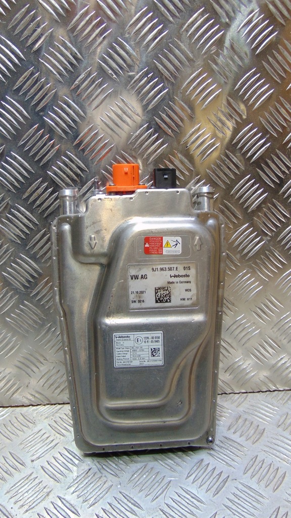 фото №1, Porsche taycan 9j1963507e модуль отопительный webasto