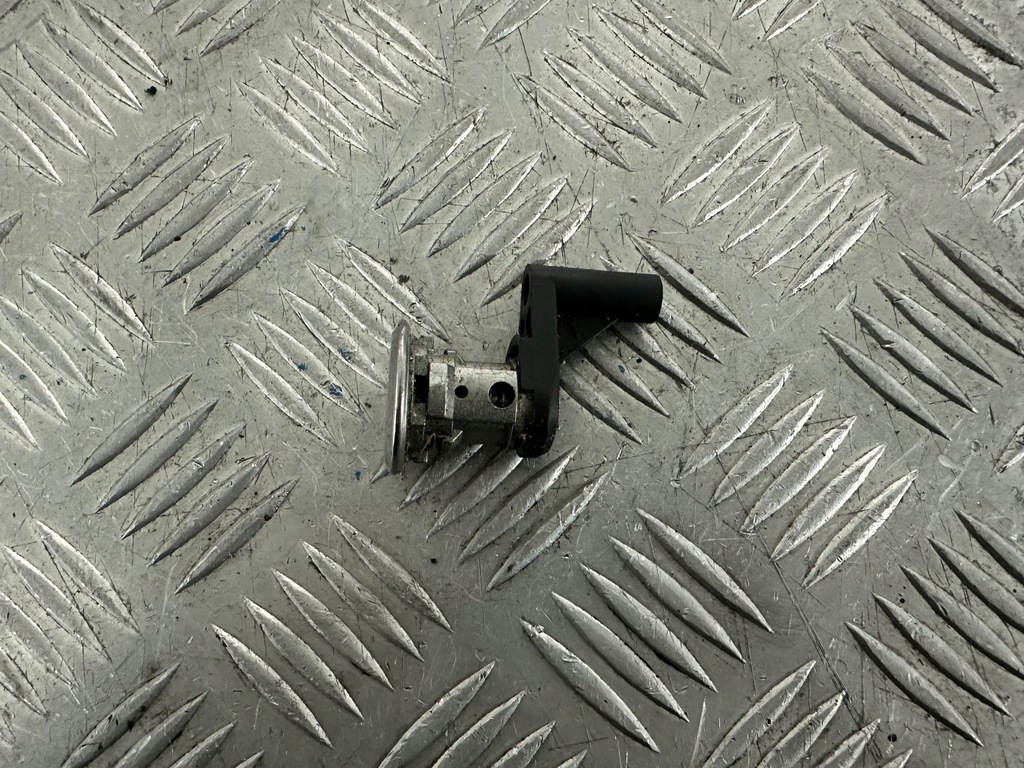 фото №1, Dacia duster i вкладка замка двері лівий перед