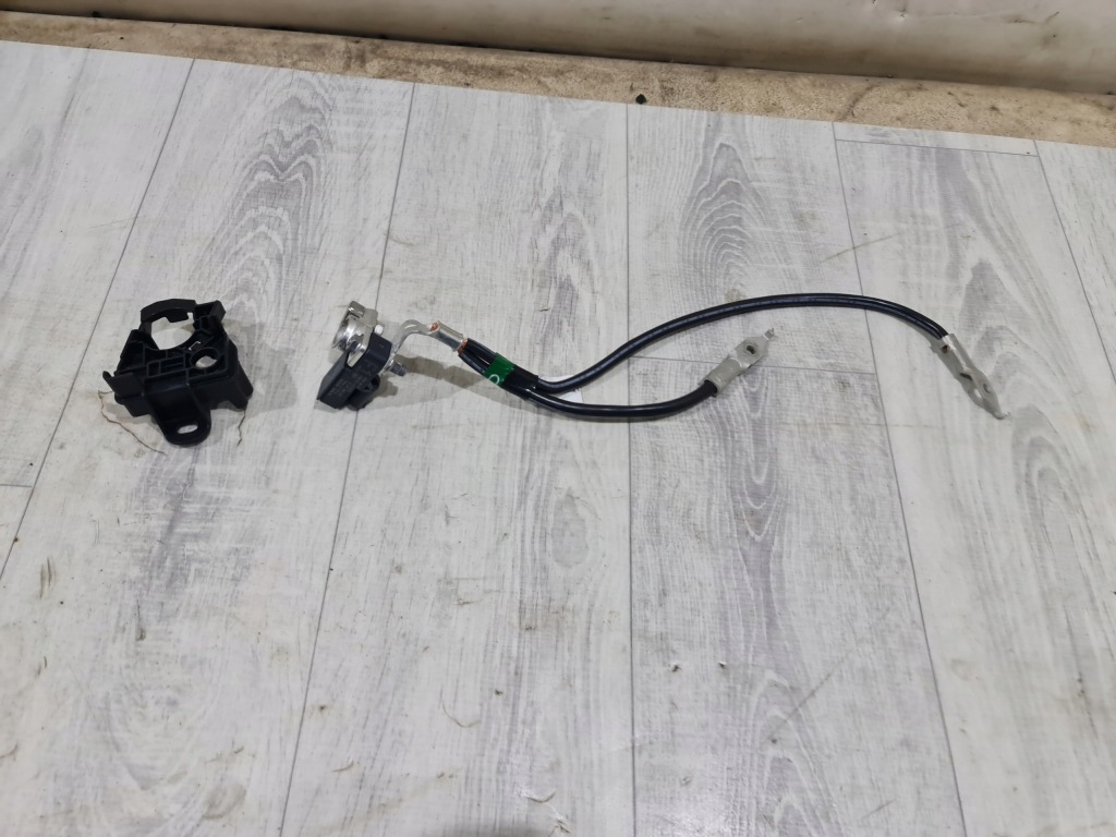 фото №1, Toyota rav4 v 2019- lift клемма 82165-42121