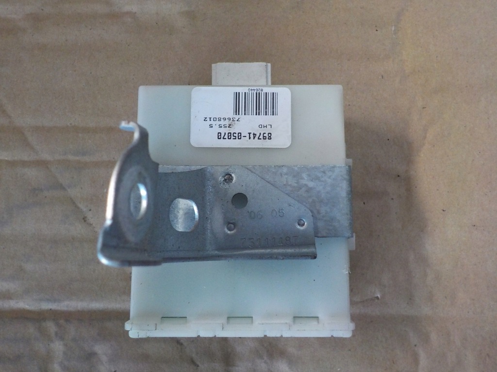 фото №1, Toyota avensis 2.2 d-cat блок керування замка центральний