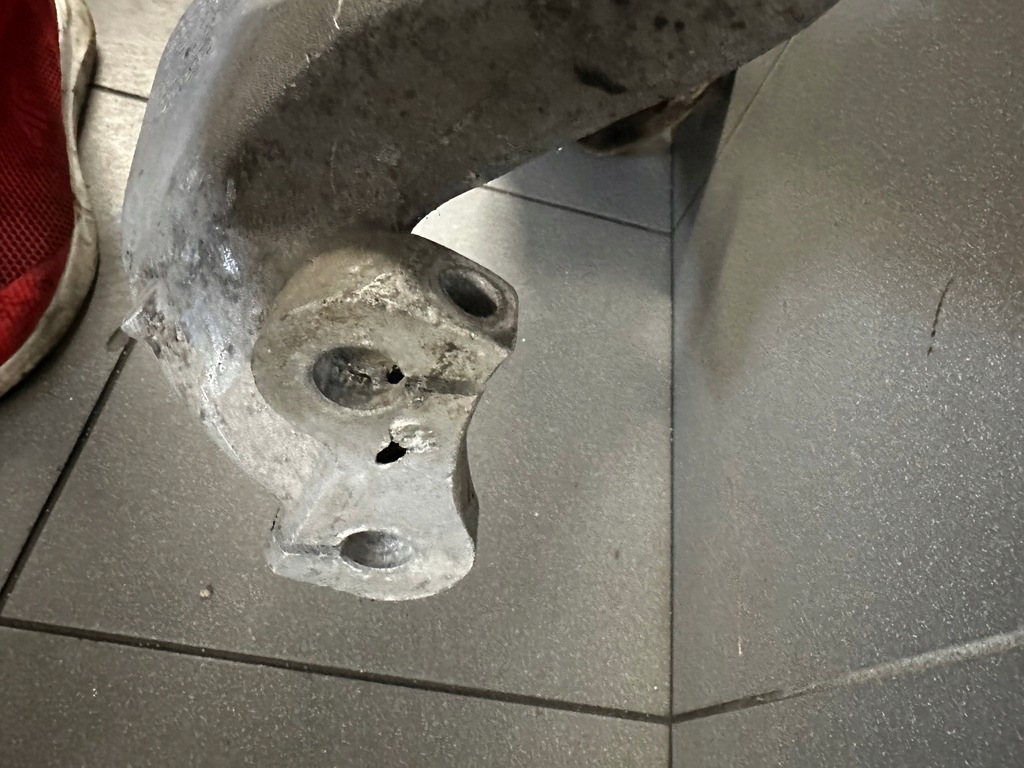 фото №7, Поворотний кулак лівий перед audi a8 d2 lift 4d0407257m wiercona