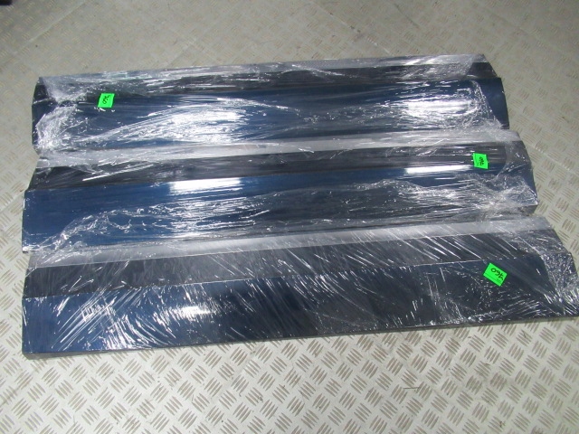 фото №1, Молдинг накладка дверь левый перед vw touareg iii