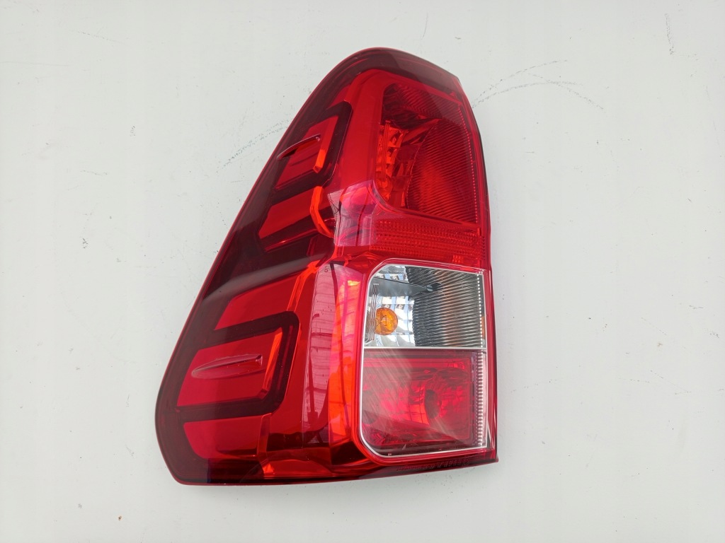 фото №16, Toyota hilux viii 8 2015- лампа задняя левая левый задняя ÷