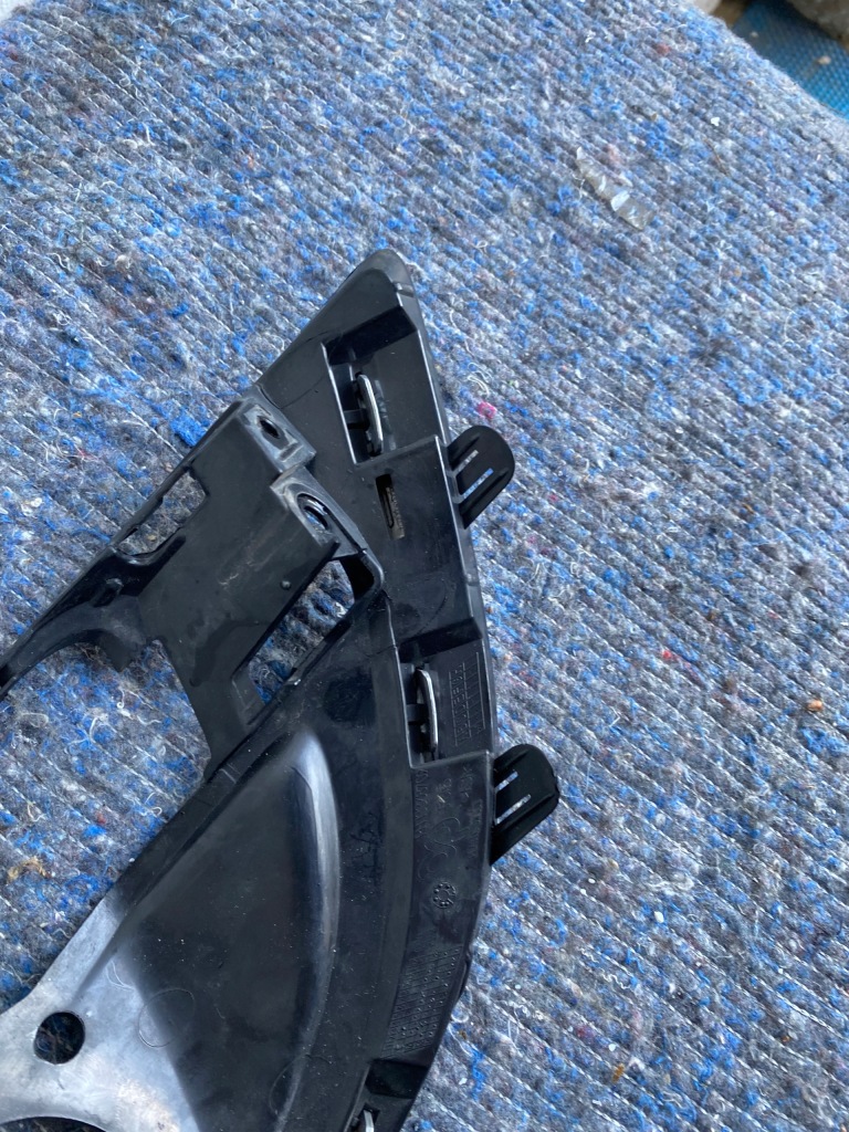 Opel astra j iv рестайлинг  решётка бампера правый Доставка