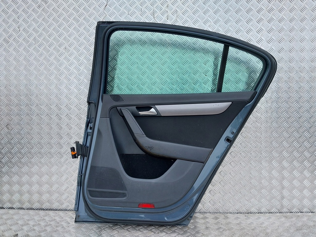 фото №6, 124. двері правий задня vw passat b7 sedan lk7x