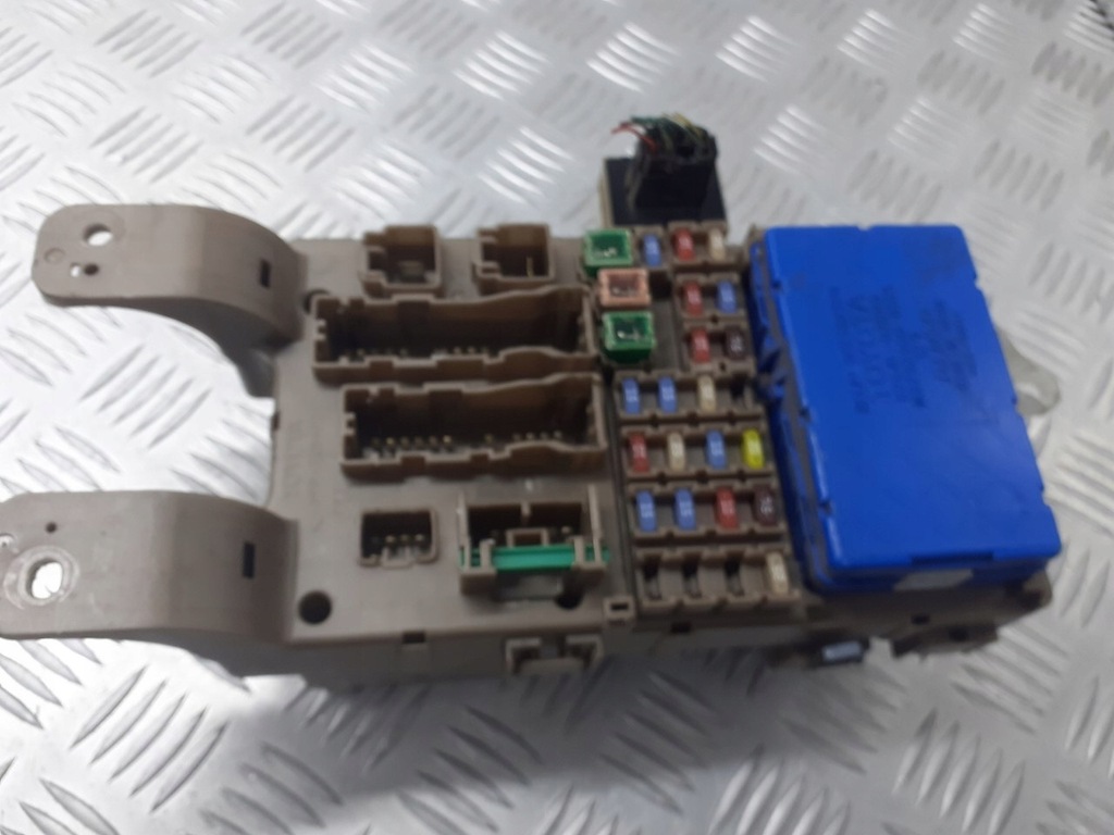 фото №1, Коробка модуль bsi toyota corolla e12 1.6 vvti 82641-02040