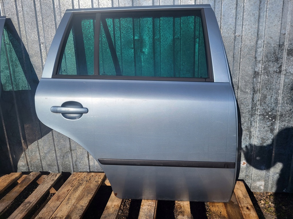 фото №1, Skoda octavia 1 i kombi дверь правый правое задняя задние