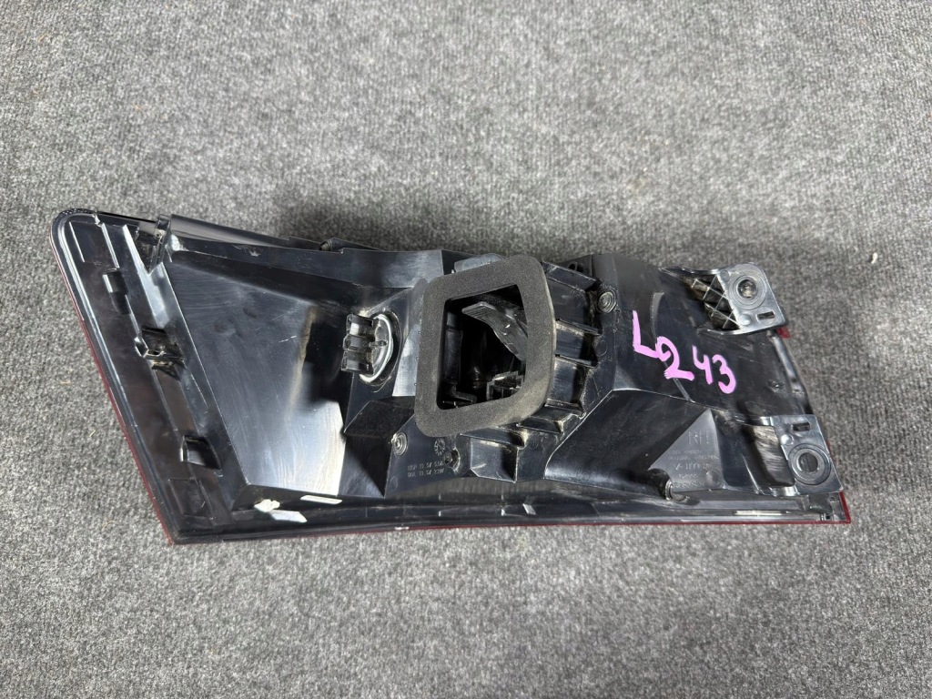 фото №7, Skoda superb iii 3 3v5 15- sedan лампа задняя задняя правая 3v5945208 cała eu