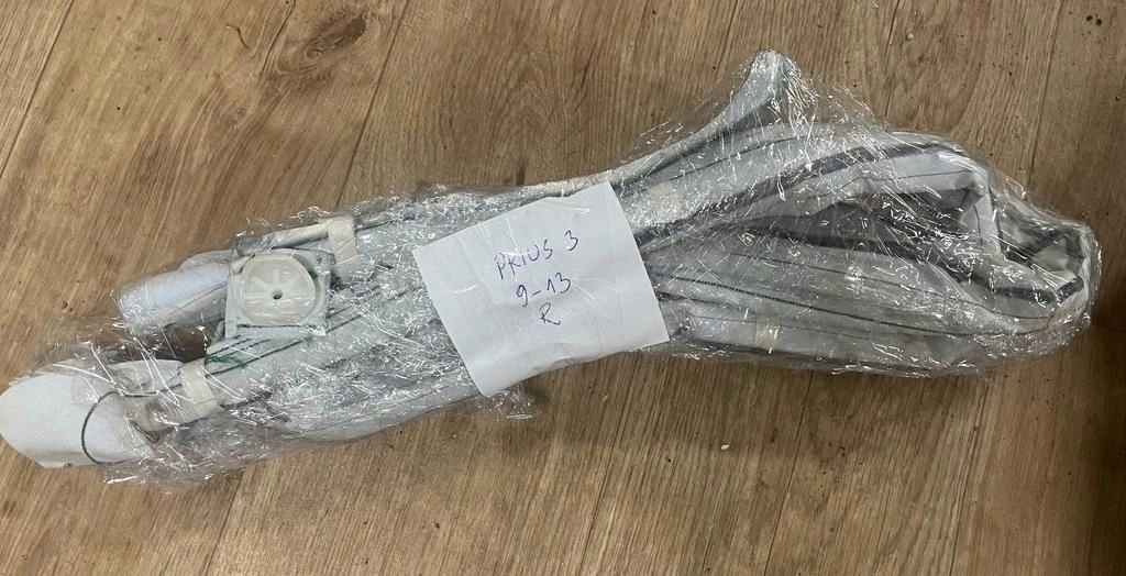 фото №1, Toyota prius 9-13r. шторка безпеки права