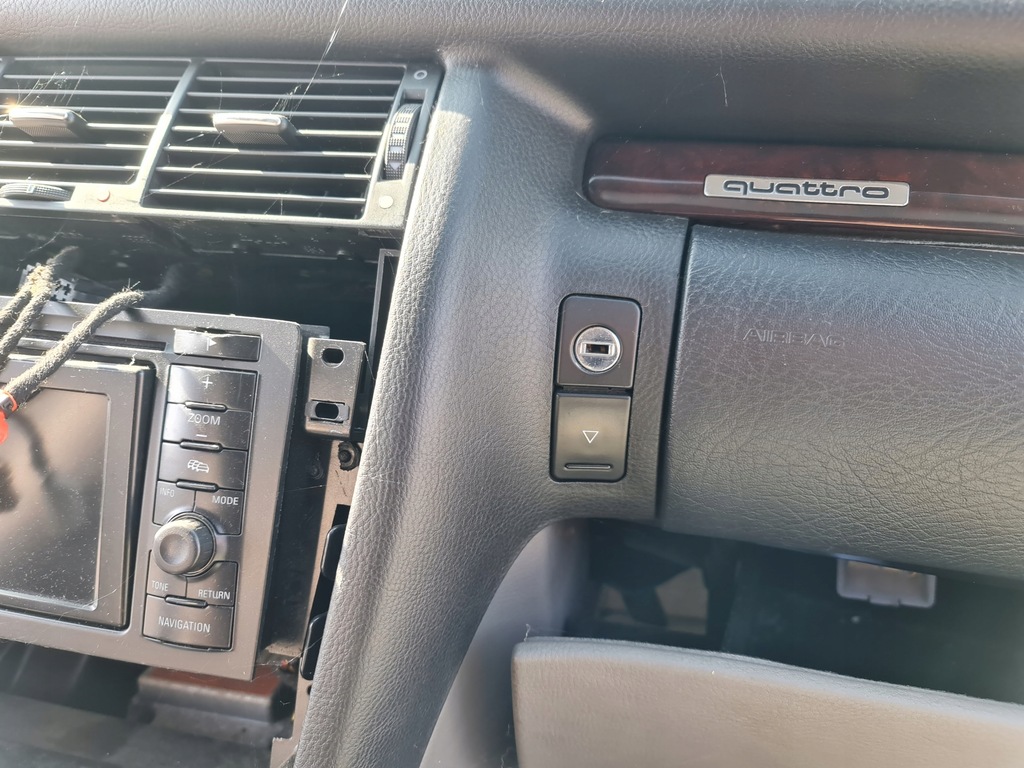 фото №9, Панель приладів приладова консоль czarna audi a8 d2 lift