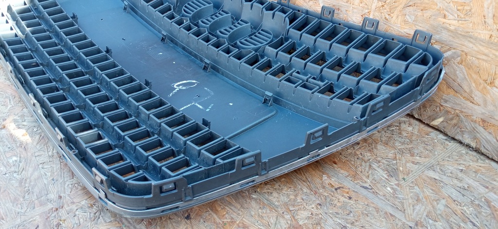 фото №10, Audi q7 4l 06- решётка радиатора решётка средняя решётка радиатора бампера перед 4l0853651