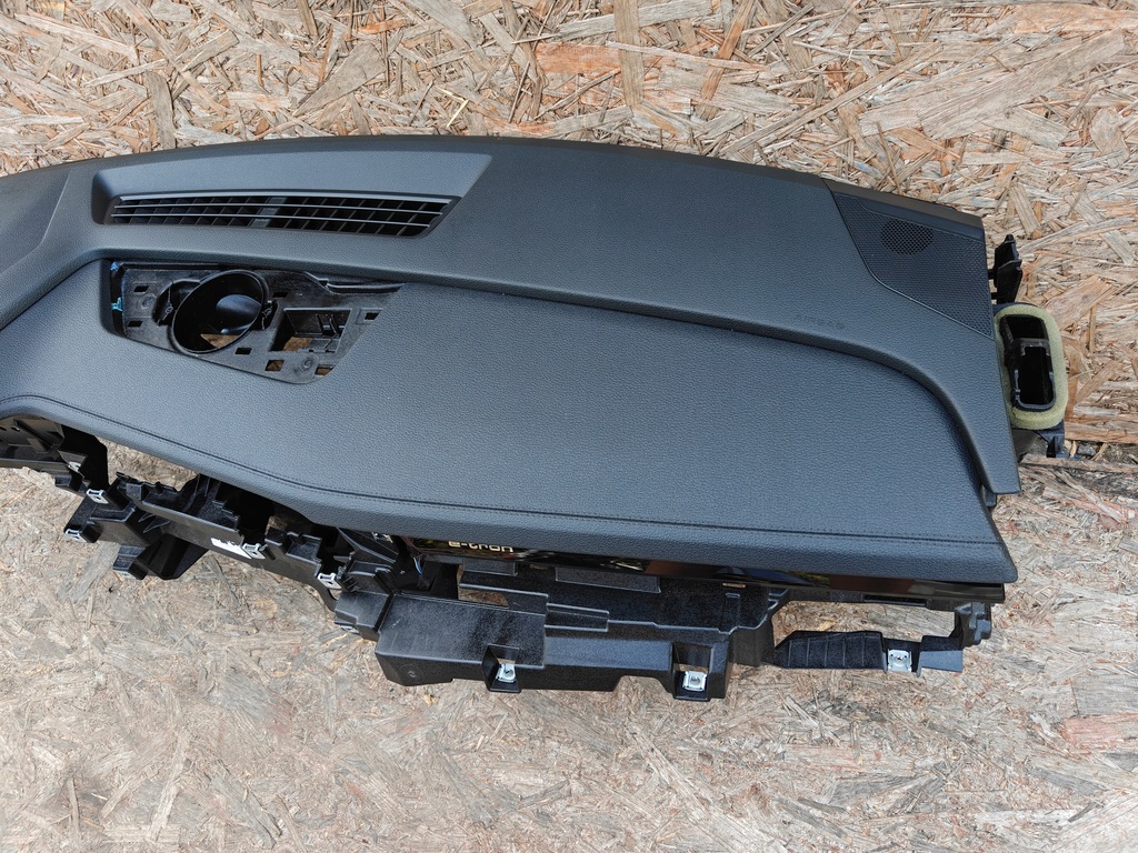 фото №8, Консоль панель приладів подушка безпеки ремені доводчик audi q8 etron 4ke 4kl857001e 4n0880201m