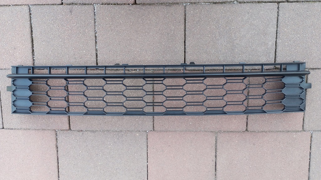 фото №1, Skoda rapid lift 2017-2019--- решітка середня бампера 5ja853677c