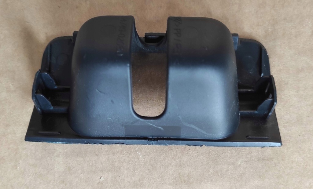 Накладка замка багажника toyota corolla e210 Оригинал