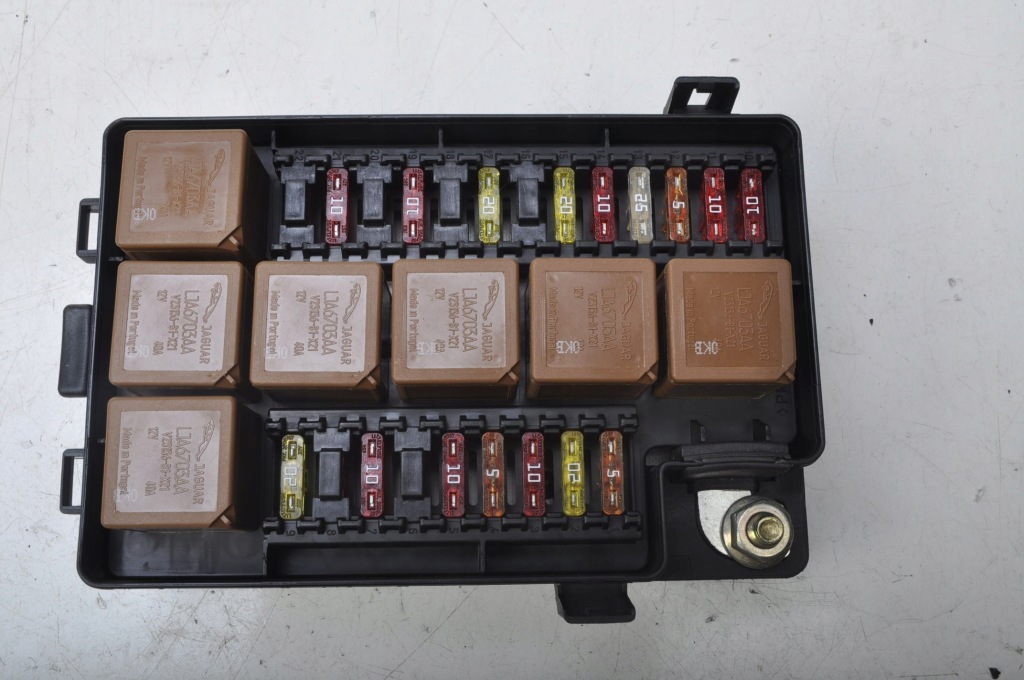 фото №3, Aston martin db7 5.9 коробка предохранителей