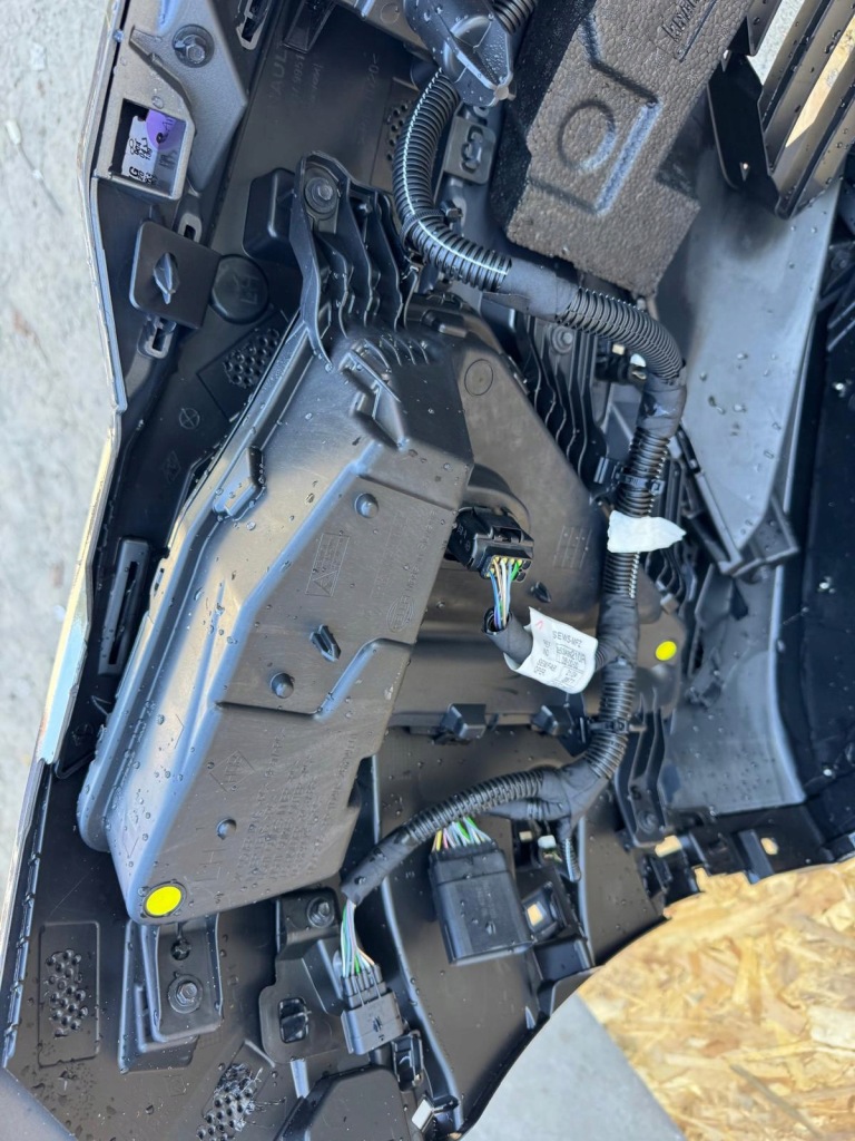 Renault symbioz captur iii бампер перед передний kompletny 6 x pdc камера Киев