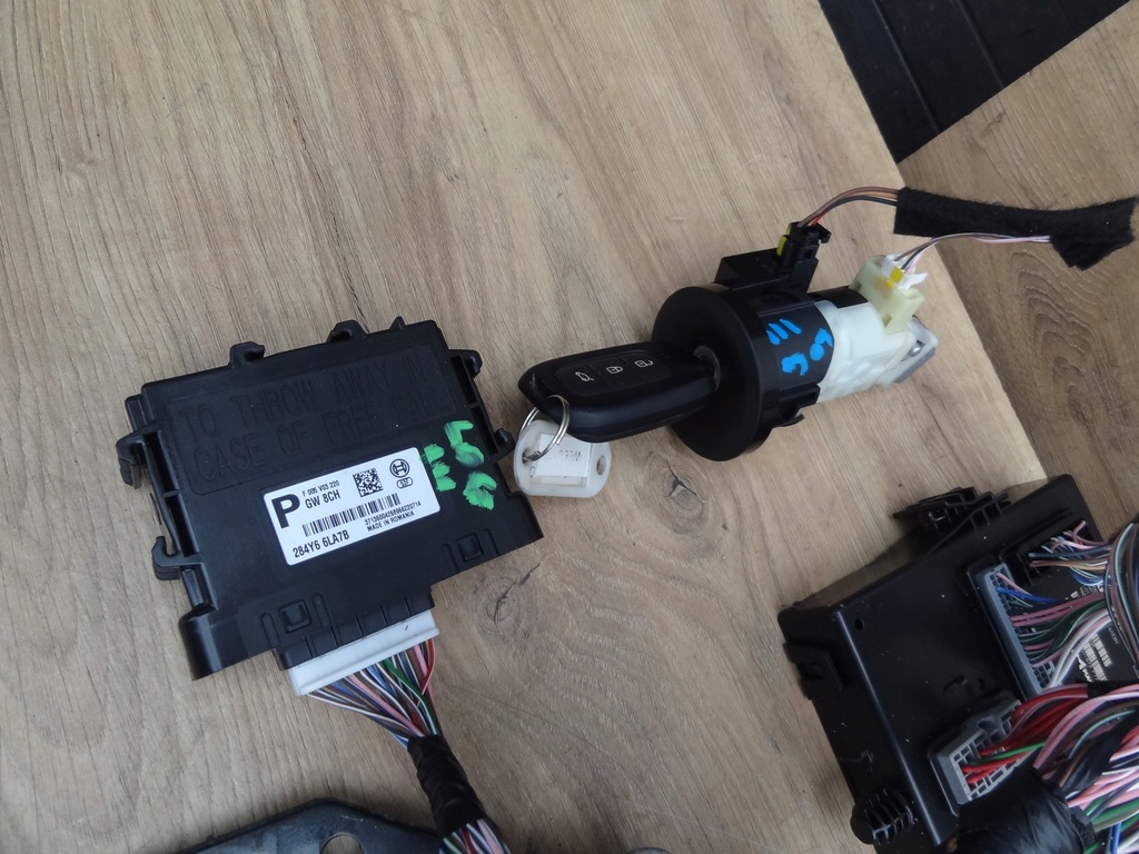 фото №7, Dacia logan iii 2022 1,0 tce бортовой компьютер 237106048s замок зажигания bcm набор