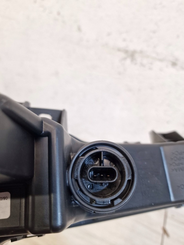 Tesla model 3 y рестайлінг  протитуманна фара правий 1507933-00-c оригінал nowyprzeciwmgielne Недорого