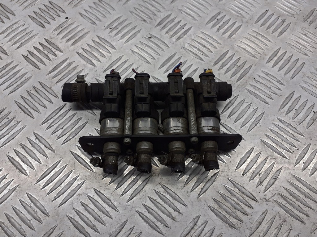 фото №1, Молдинг впрыскная газа citroen xsara picasso 1.6