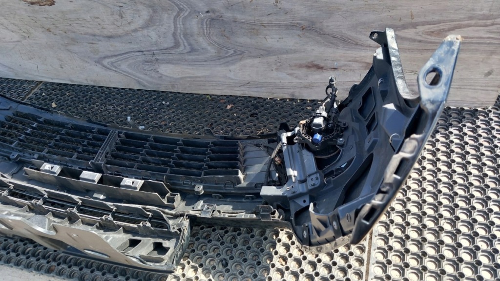 Renault megane 3 рестайлінг  бампер перед nv676 протитуманна фара Ціна