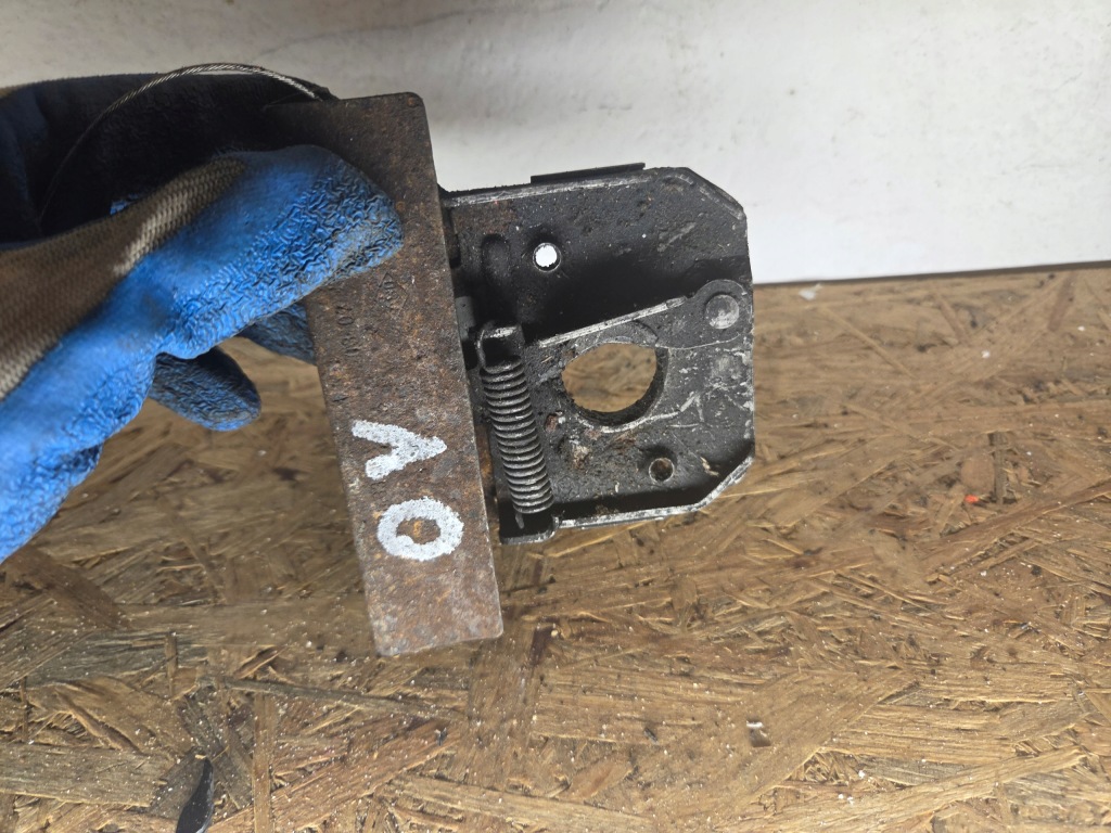 фото №3, Замок капот поперечина передній opel vivaro a renault trafic ii