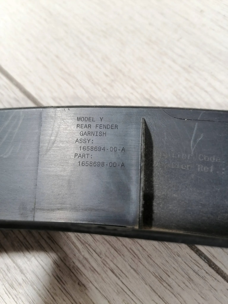 фото №12, Tesla y молдинг крыло правый задняя 1658694-00-a
