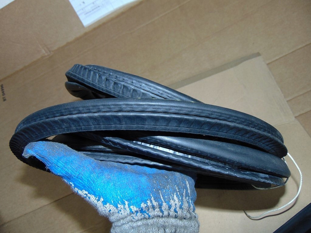 фото №6, Vw touran 1.9tdi 04r прокладка дверь правый перед