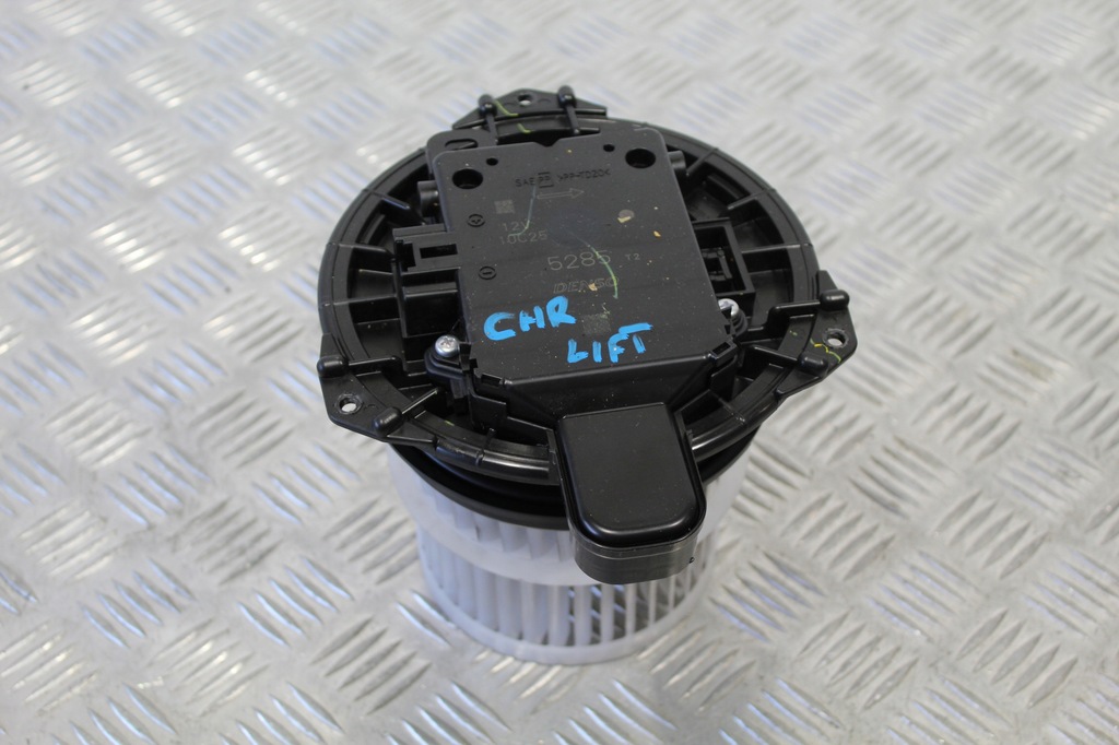 фото №1, Воздуходувка отопителя toyota chr lift