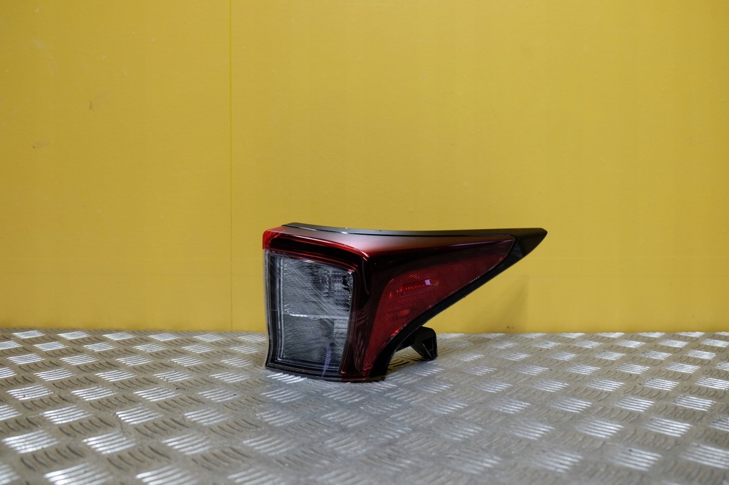 фото №1, Toyota prius 2019- лампа задняя правая задняя usa