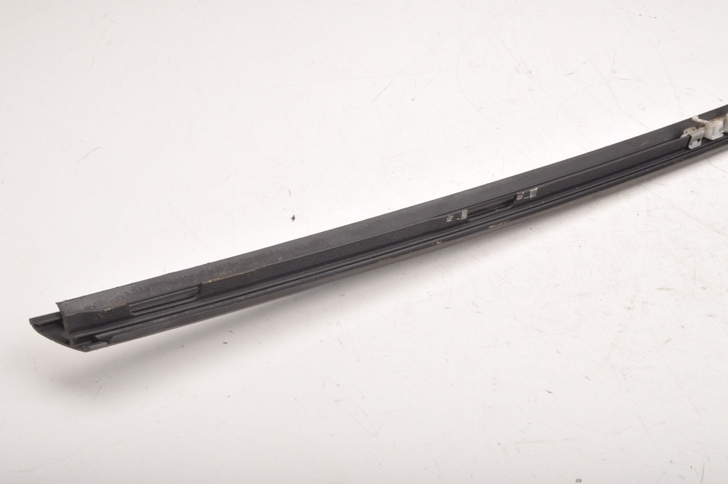 фото №8, Volvo xc70 ii молдинг скло передньої лобове 30753553 права