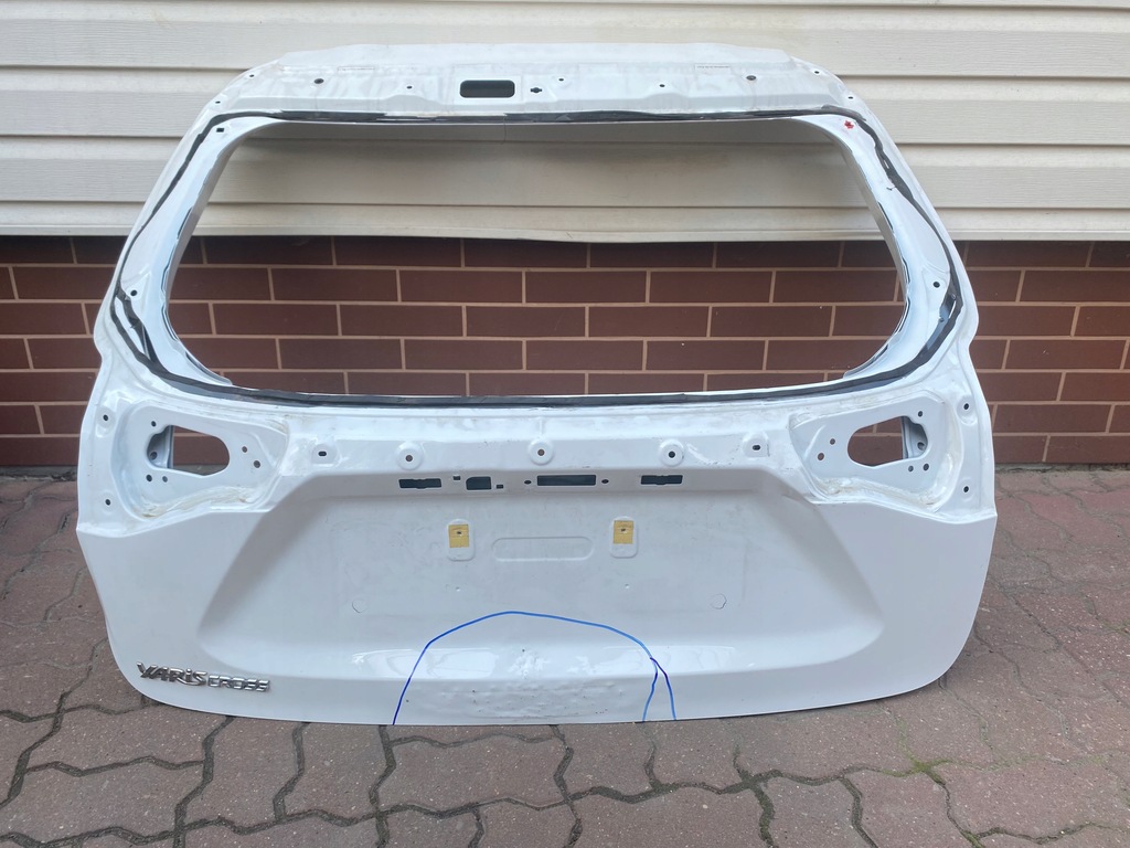 фото №1, Toyota yaris cross 21- крышка багажника задняя багажника