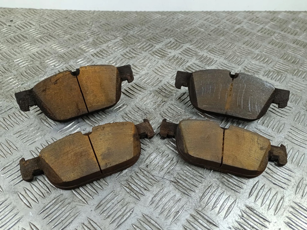 2023 polestar 2 гальмівні колодки гальмівні передні Зі Шроту