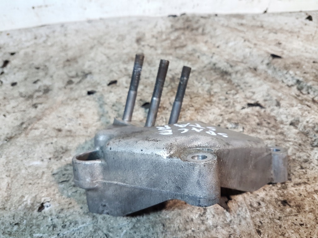 фото №1, Кронштейн кронштейн коробки 1.9 mitsubishi space star