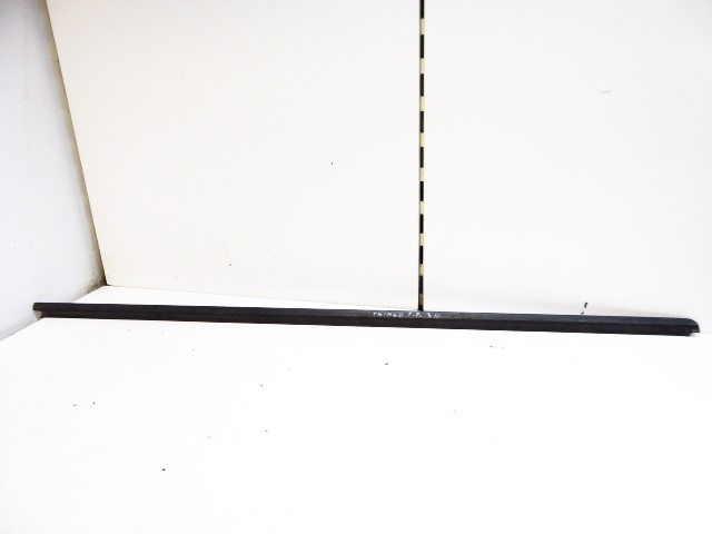 фото №1, Twingo ii молдинг уплотнитель перед правая 3d