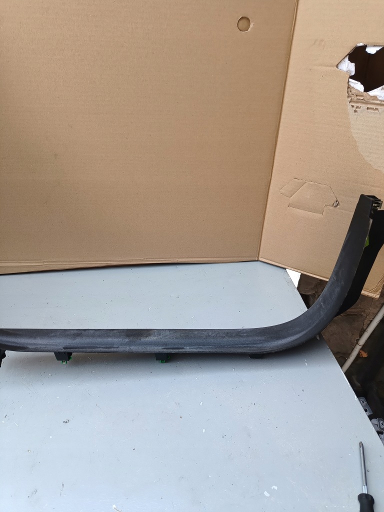 Opel crossland x защита порога  стойка среднего правая 39149572 39138933 с Разборки