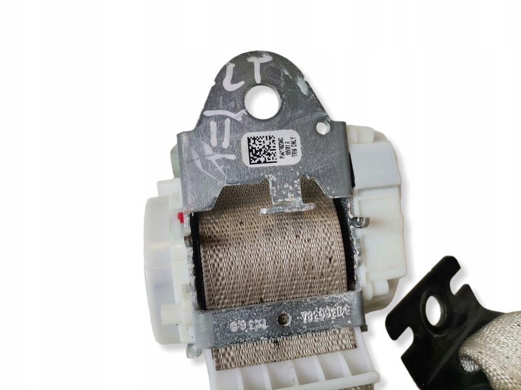 Ремінь безпеки ліва задній 2 ряд cadillac escalade 6.2 v8 2018 811831593 в Україні