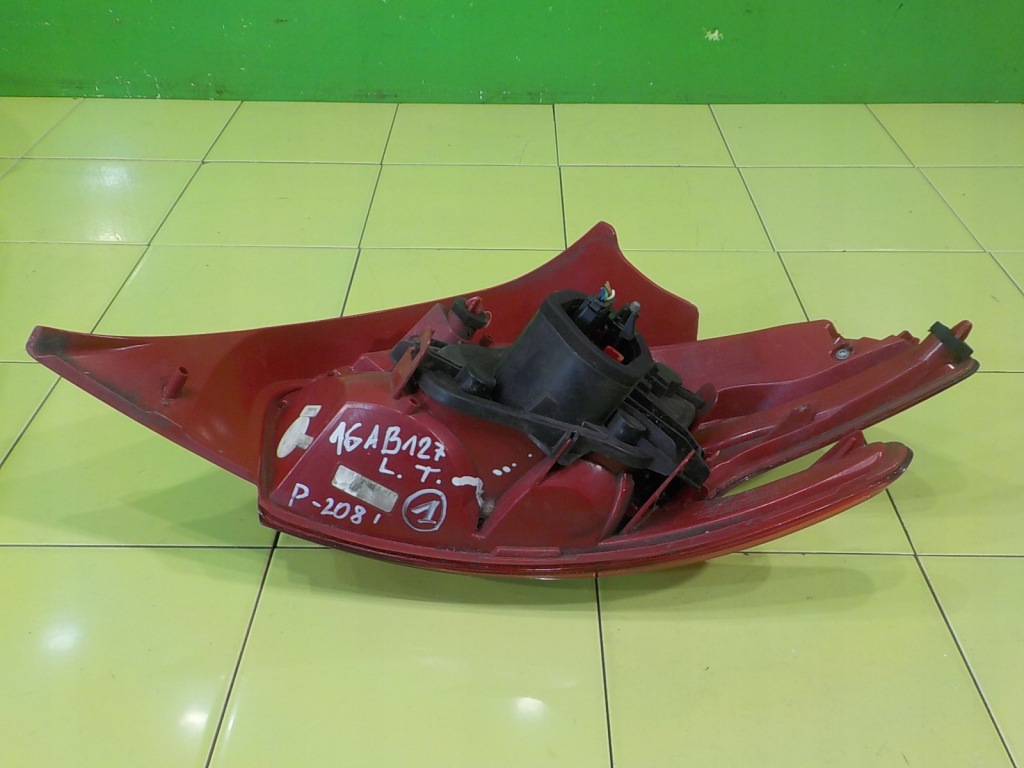 фото №6, Peugeot 208 i 1.0 vti 13r hb 5d лампа левая задняя 9672628280