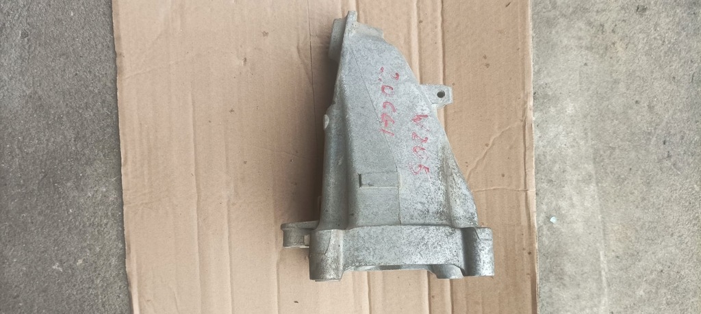 фото №3, Mercedes w205 c-klasa кронштейн двигателя кронштейн