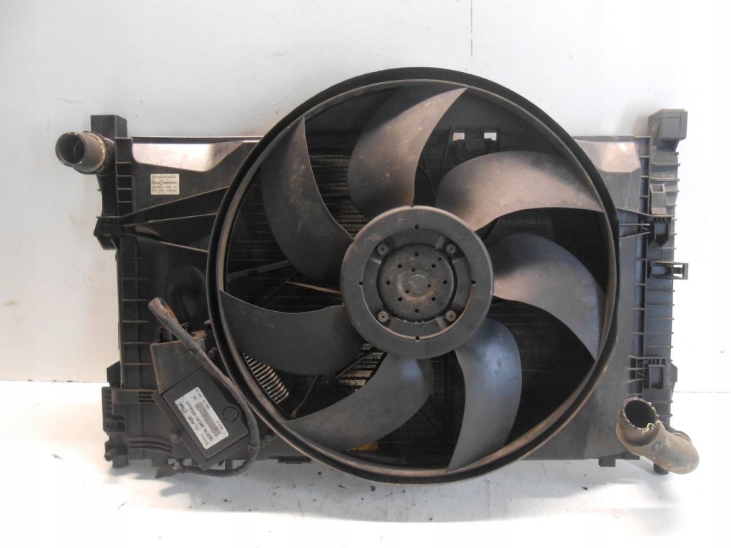 Радиатор воды mercedes w203 2.0 a2035000193 885002020 377685 # Недорого