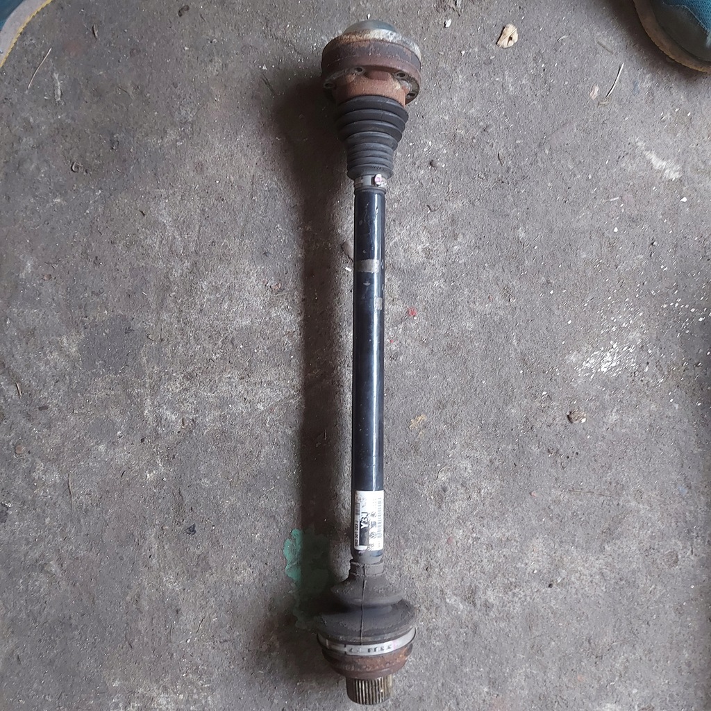 фото №1, Приводной вал левый задняя audi a4 b8 8k0501203j